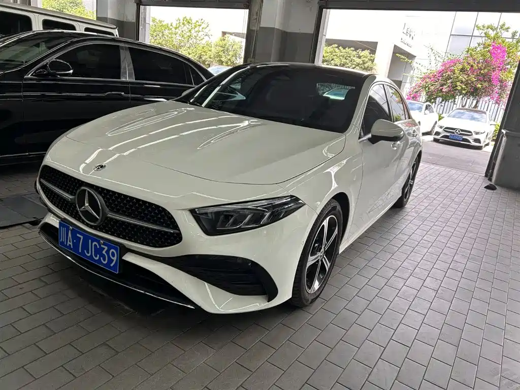 Mercedes-Benz A-Class A 2024 A 200 L Fashion