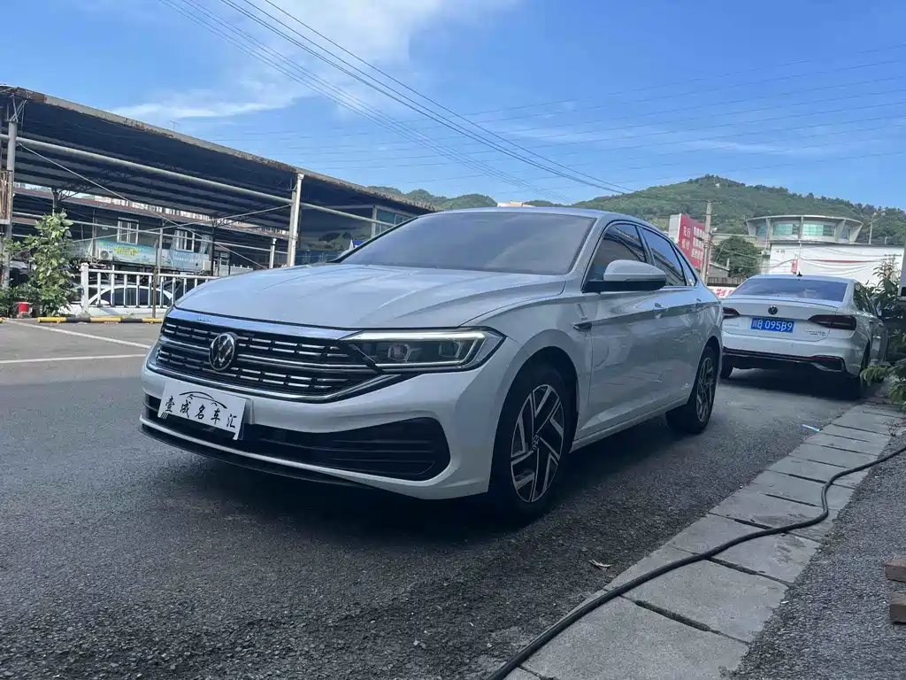 Volkswagen Sagitar 2025 300TSI DSG