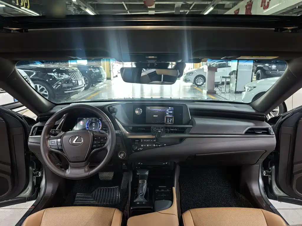 Lexus ES — миниатюра 12
