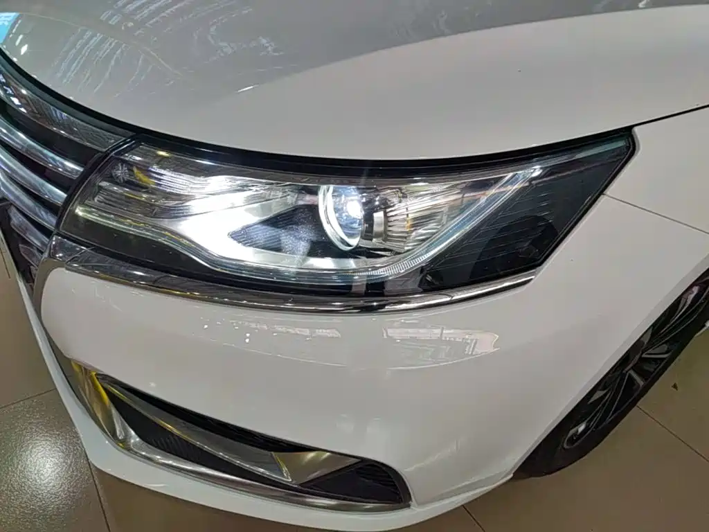 Roewe i6 New Energy — миниатюра 24