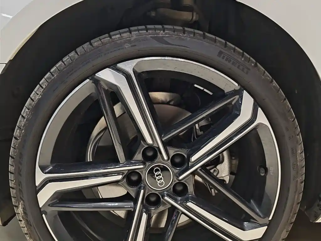 Audi A4L 2024 40 TFSI Luxury