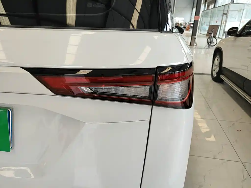 Wuling Jiachen — миниатюра 8