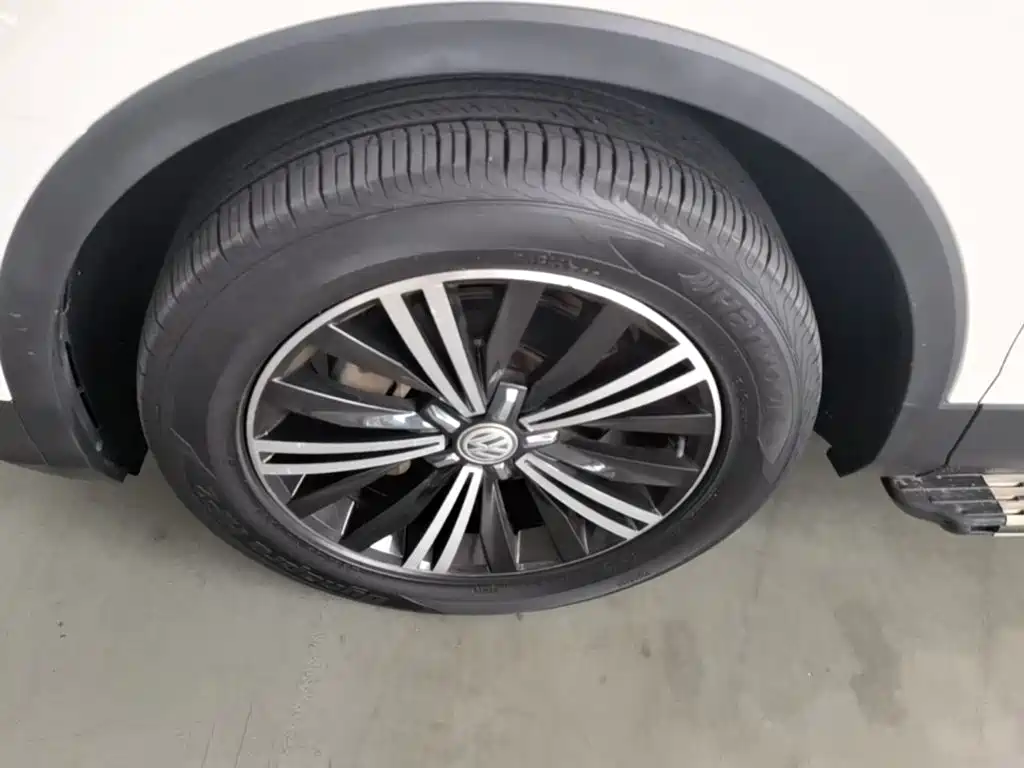 Volkswagen Tiguan L — миниатюра 23
