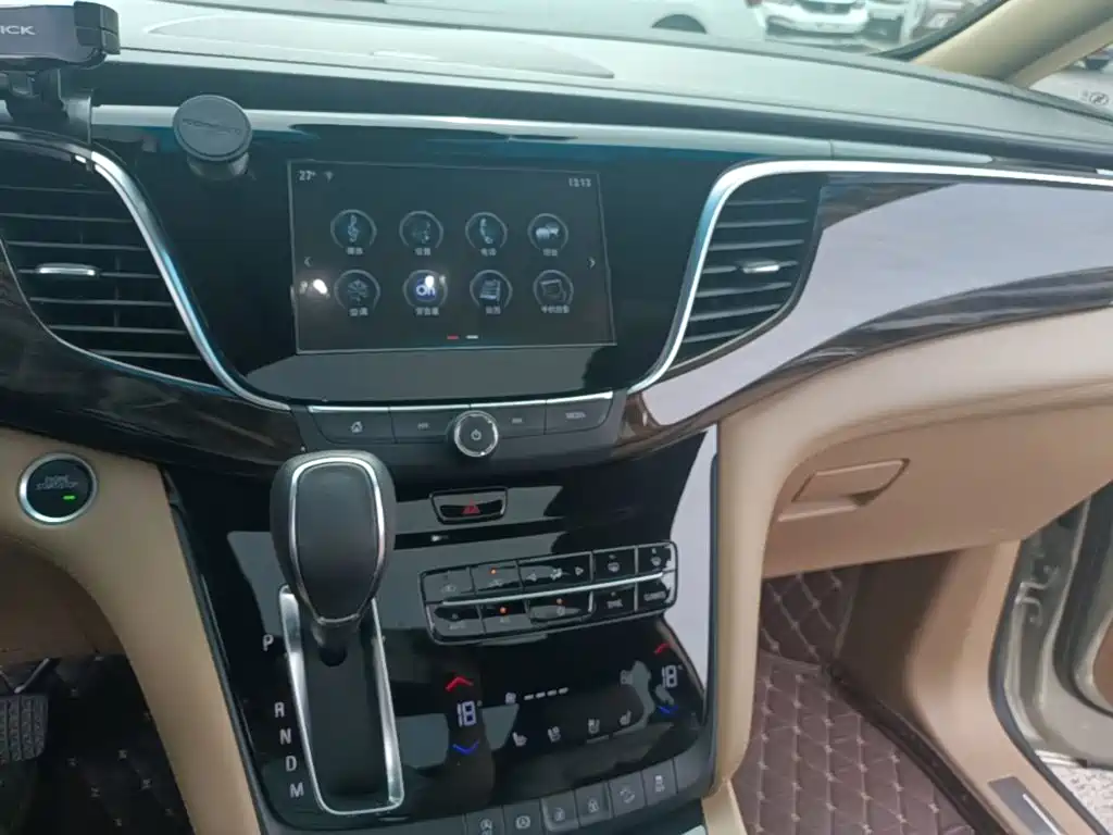 Buick GL8 — миниатюра 13