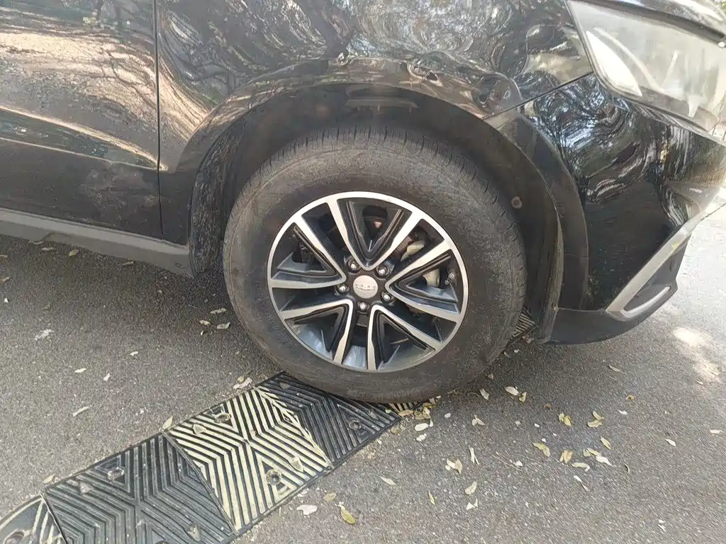 Geely Vision X6 — миниатюра 8