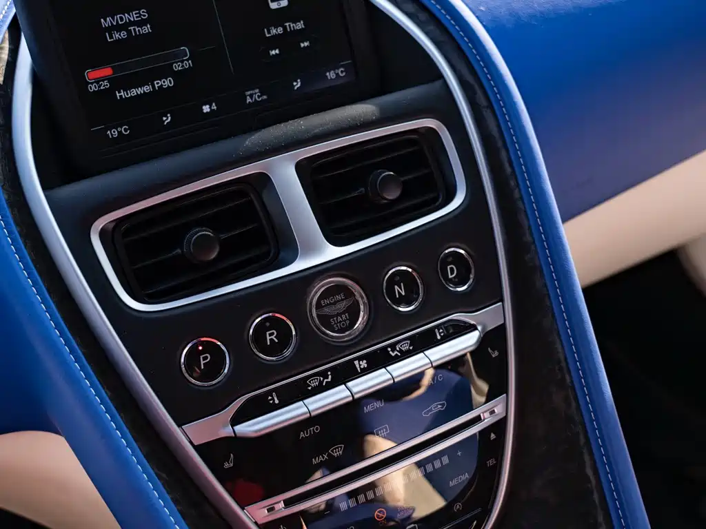 Aston Martin DB11 4.0T V8 Volante, фото 17