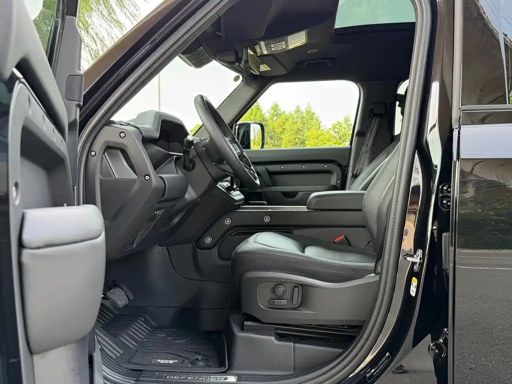 Land Rover Defender — миниатюра 5