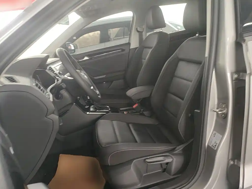 Volkswagen T-Roc — миниатюра 15