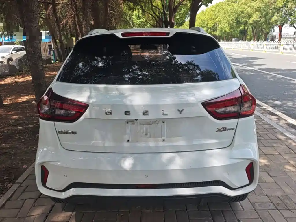 Geely Vision X3 — миниатюра 6