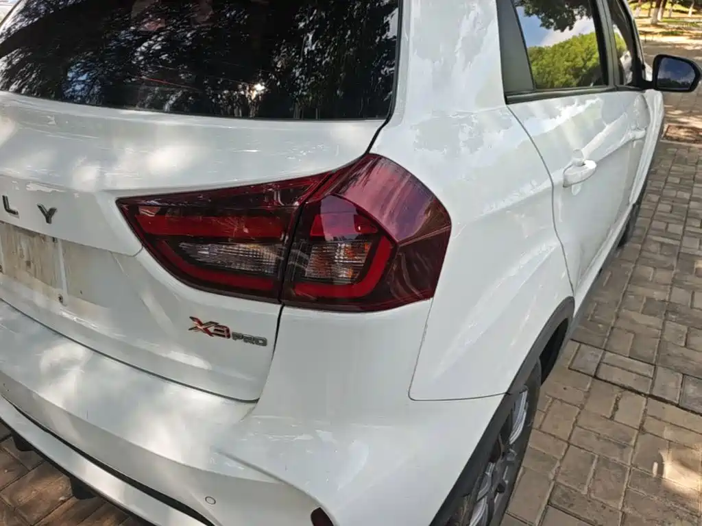 Geely Vision X3 — миниатюра 8