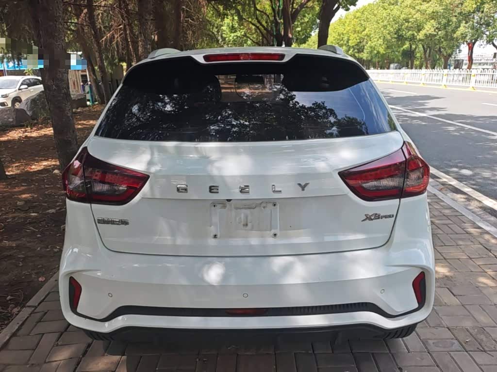 Geely Vision X3 1.5 л 2021 г. Белый, пробег 31200 км