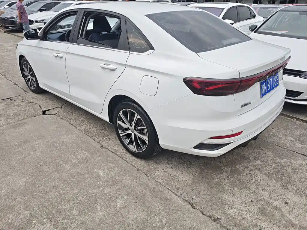 Geely Emgrand — миниатюра 15