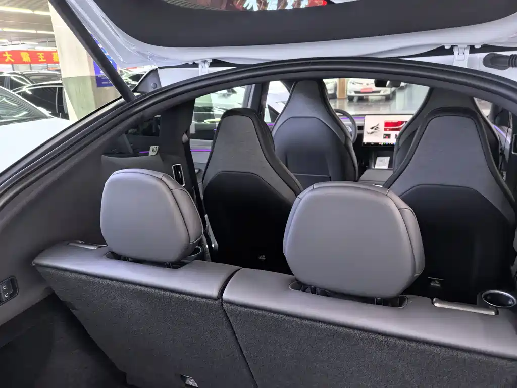 Tesla Model Y L — миниатюра 9