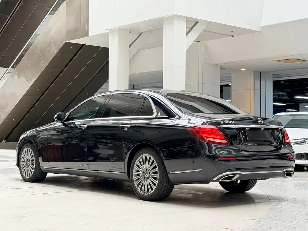 Mercedes-Benz E-Class — миниатюра 7