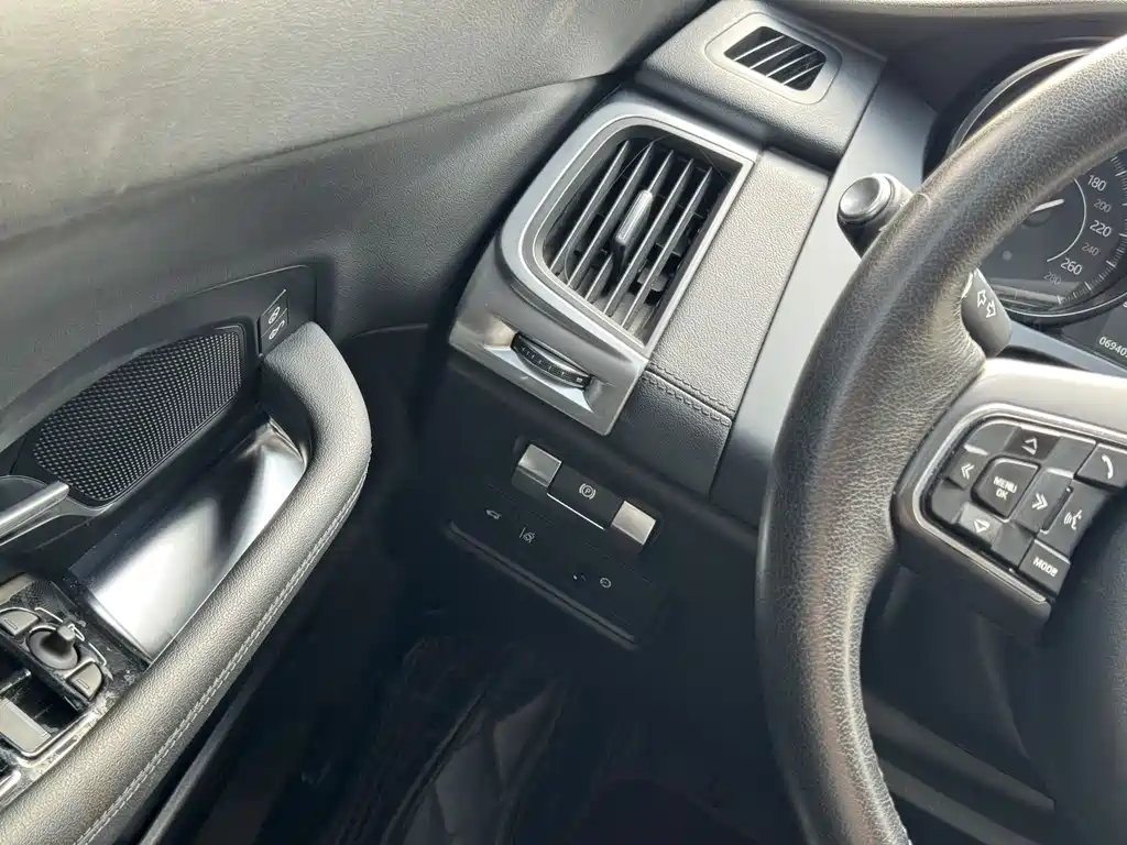 Jaguar E-PACE — миниатюра 18