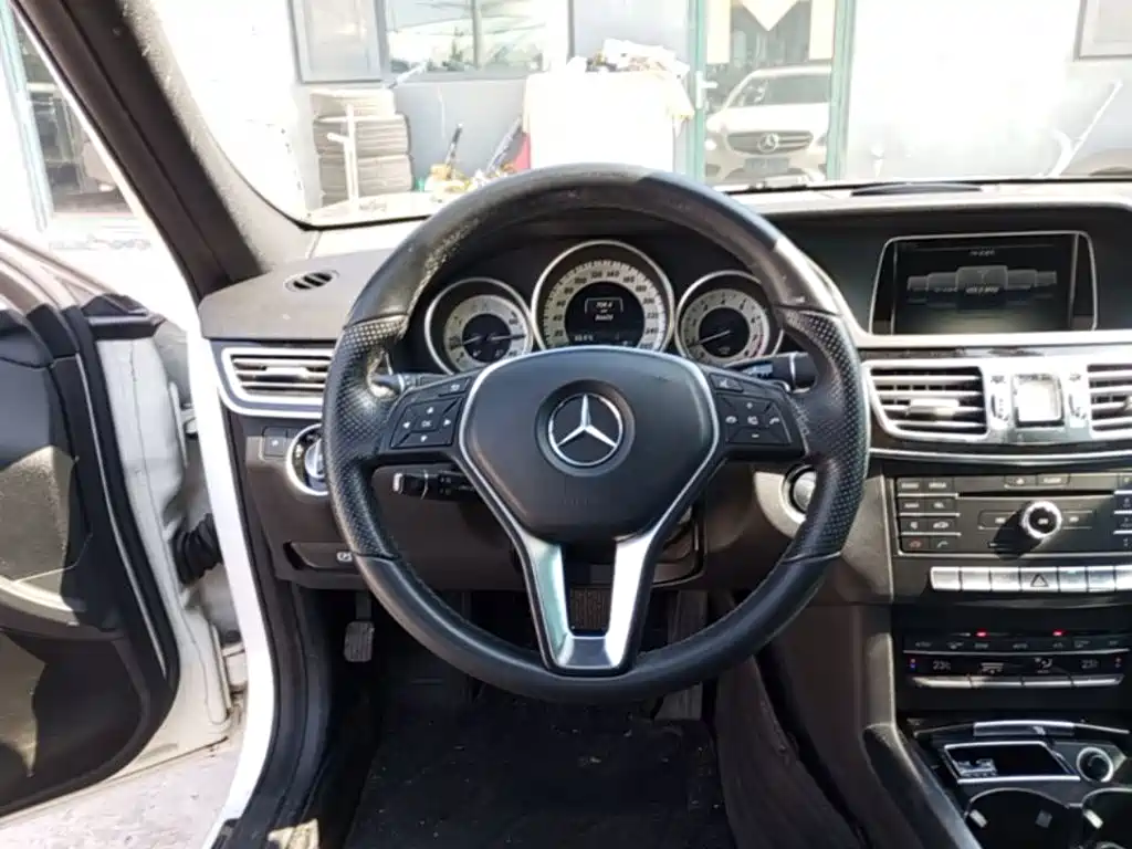 Mercedes-Benz E-Class — миниатюра 11