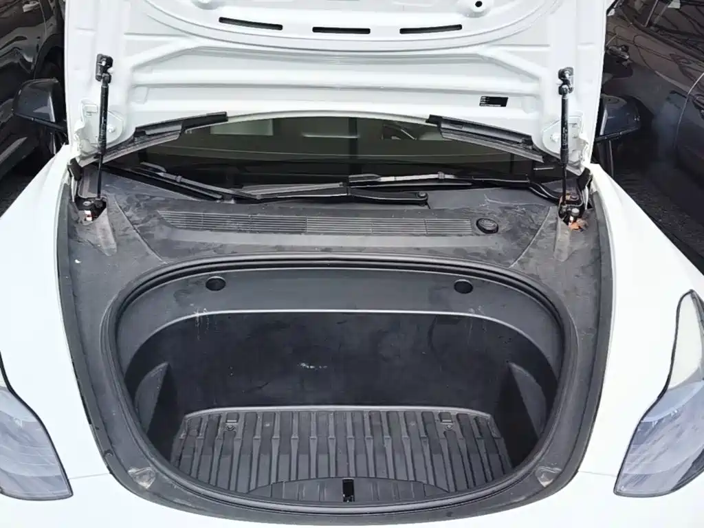 Tesla Model 3 — миниатюра 20