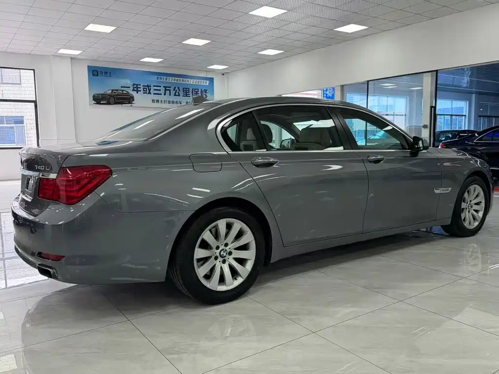 BMW 7 Series — миниатюра 6