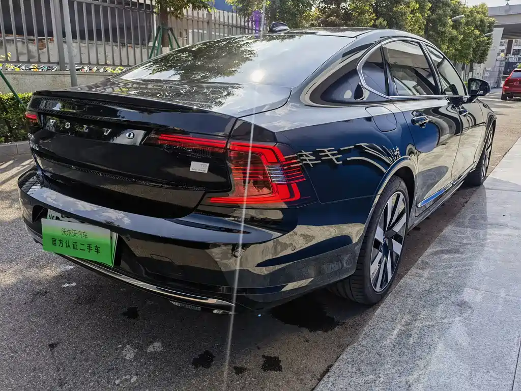 VOLVO S90 PLUG IN HYBRID