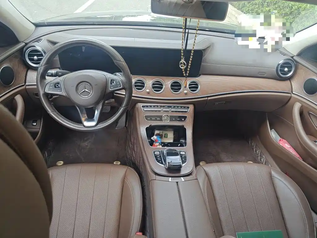 Mercedes-Benz E-Class — миниатюра 13
