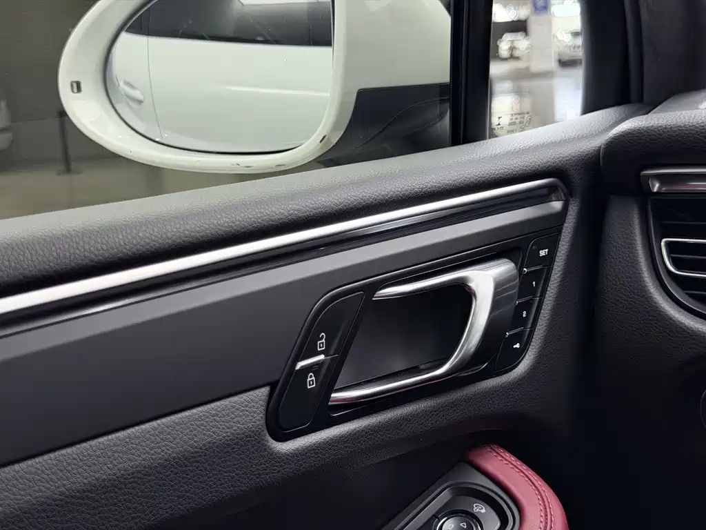 Porsche Macan — миниатюра 32