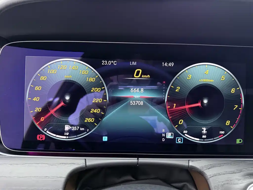 Mercedes-Benz E-Class — миниатюра 32