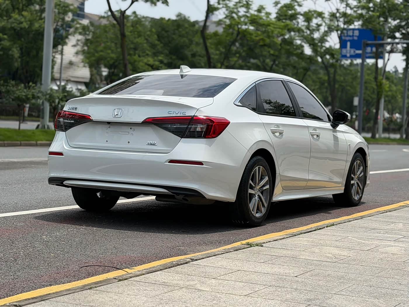 Honda Civic 1.5 л 2023 г. Белый, пробег 41000 км
