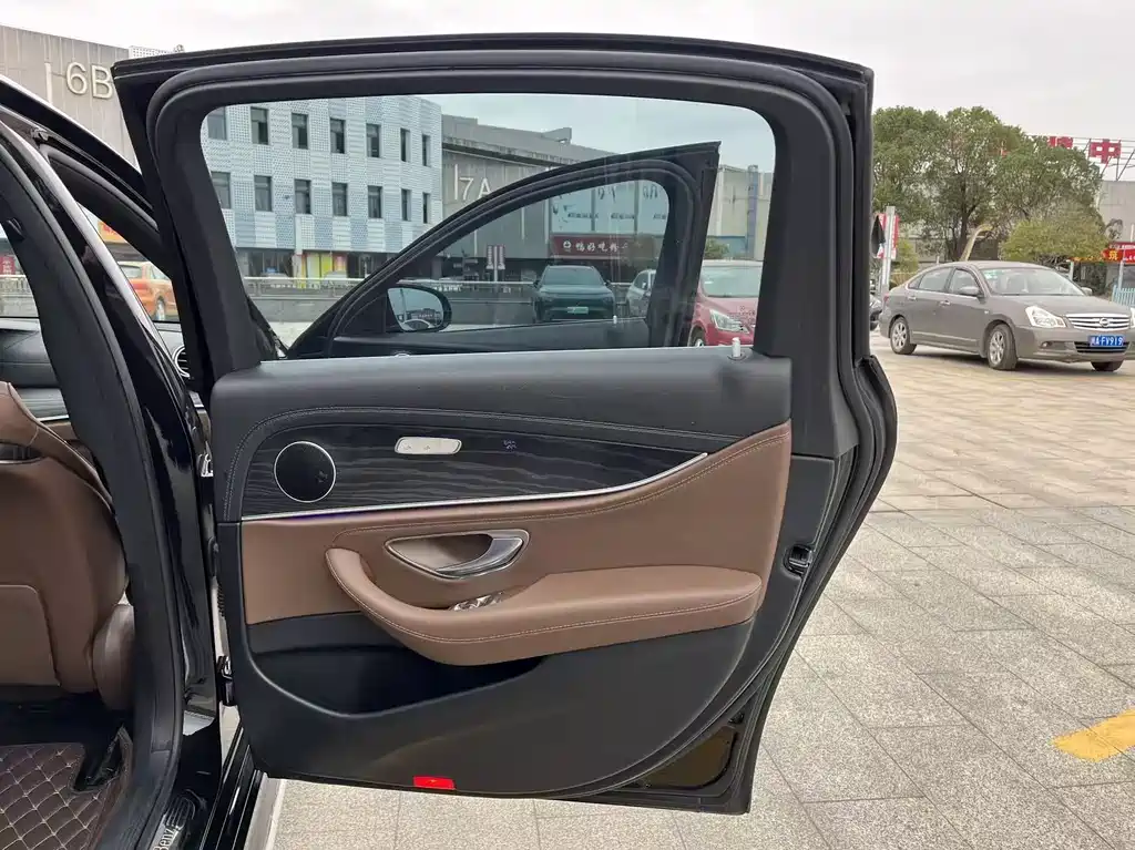 MERCEDES-BENZ E CLASS