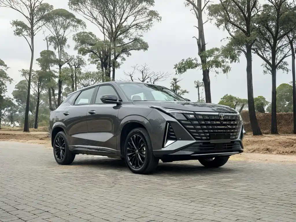 Changan UNI-Z New Energy — миниатюра 2
