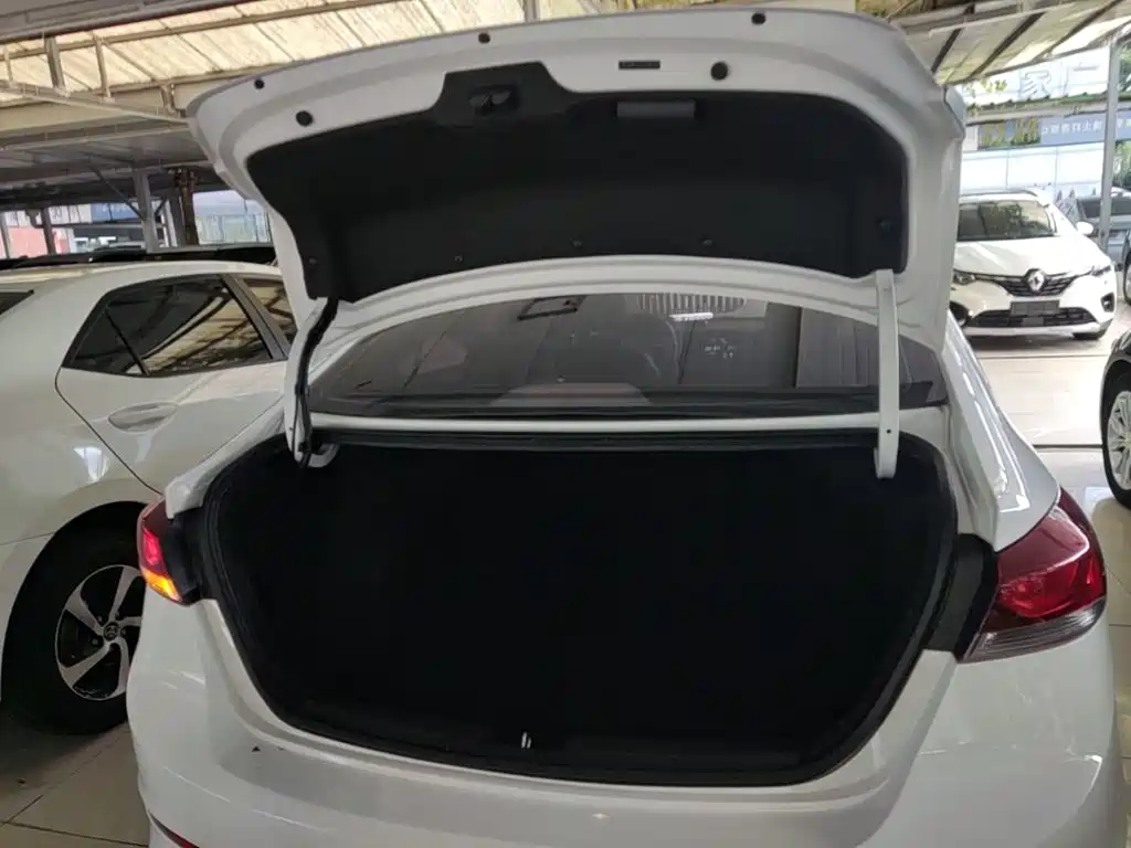 Hyundai Elantra — миниатюра 19