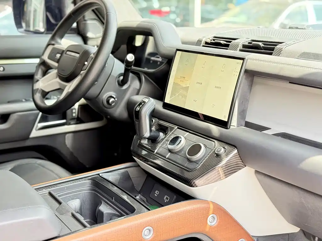 Land Rover Defender — миниатюра 30