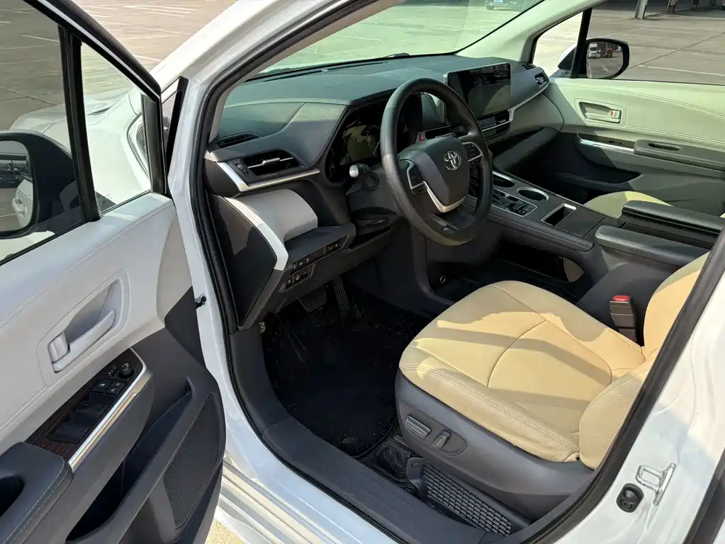 Toyota Sienna — миниатюра 7
