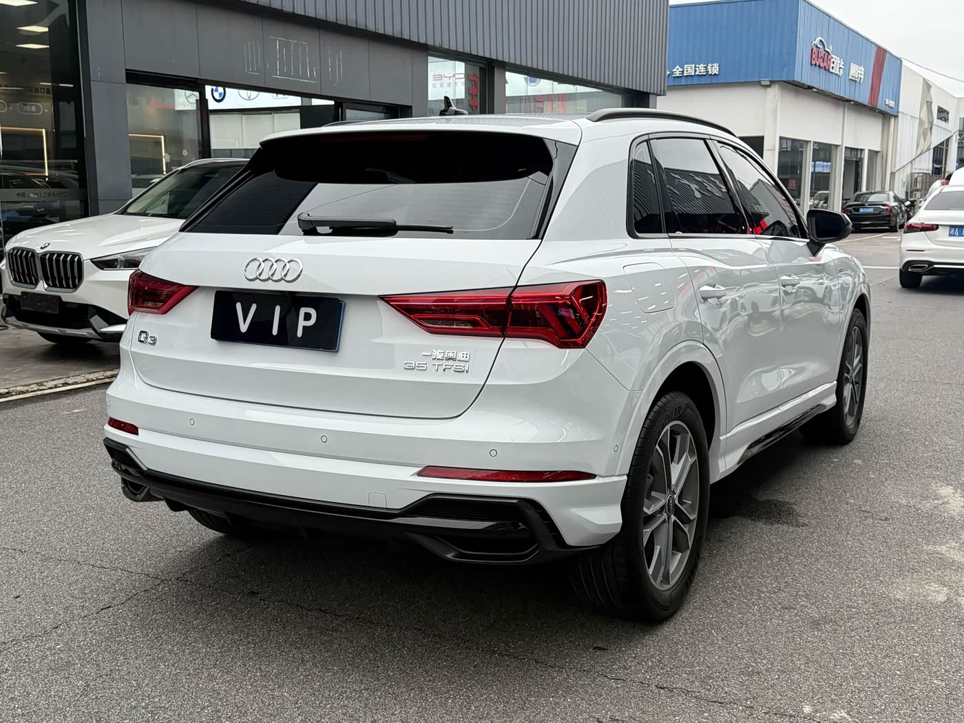 Audi Q3 1.4 л 2023 г. Белый, пробег 33000 км