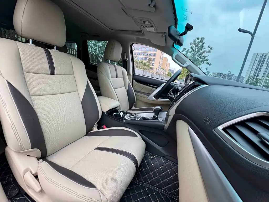 Mitsubishi Pajero Sport (Import) — миниатюра 9