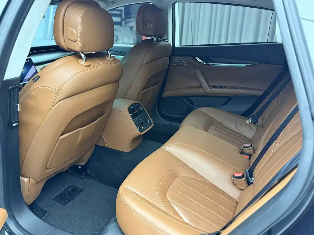 Maserati Quattroporte — миниатюра 8