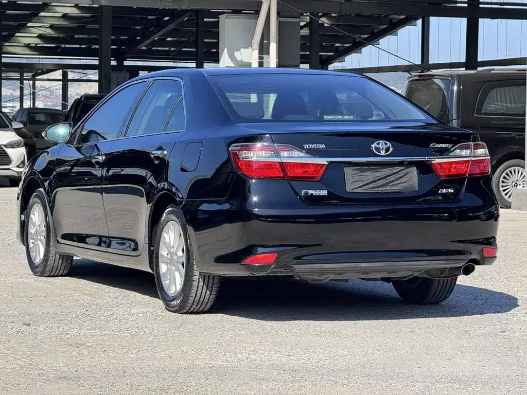 Toyota Camry — миниатюра 8