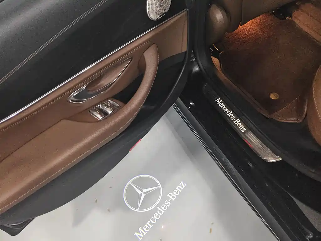Mercedes-Benz E-Class — миниатюра 10