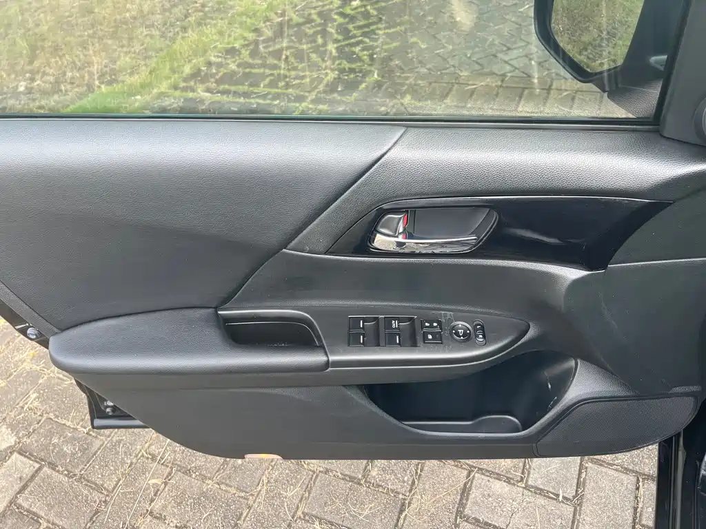 Honda Accord — миниатюра 7
