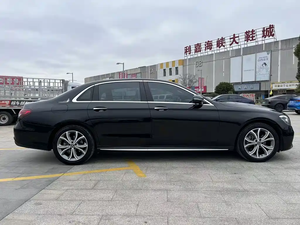 MERCEDES-BENZ E CLASS