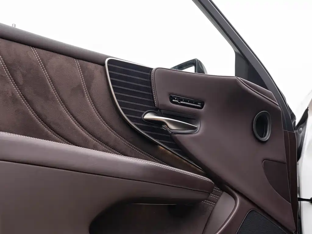 Lexus LS — миниатюра 21