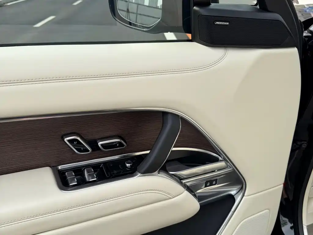 Land Rover Range Rover — миниатюра 9