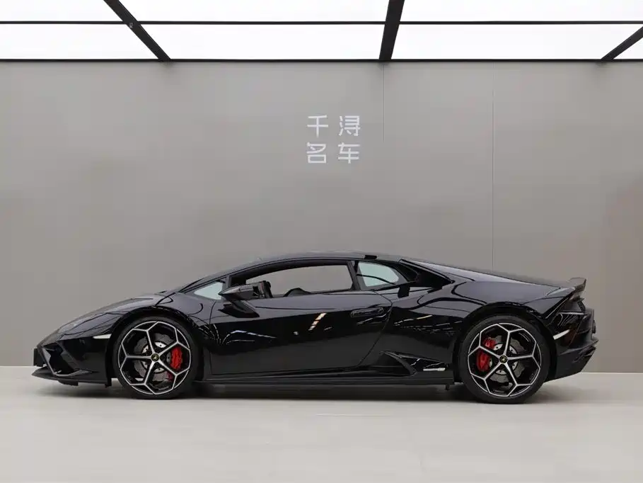 LAMBORGHINI HURACÁN