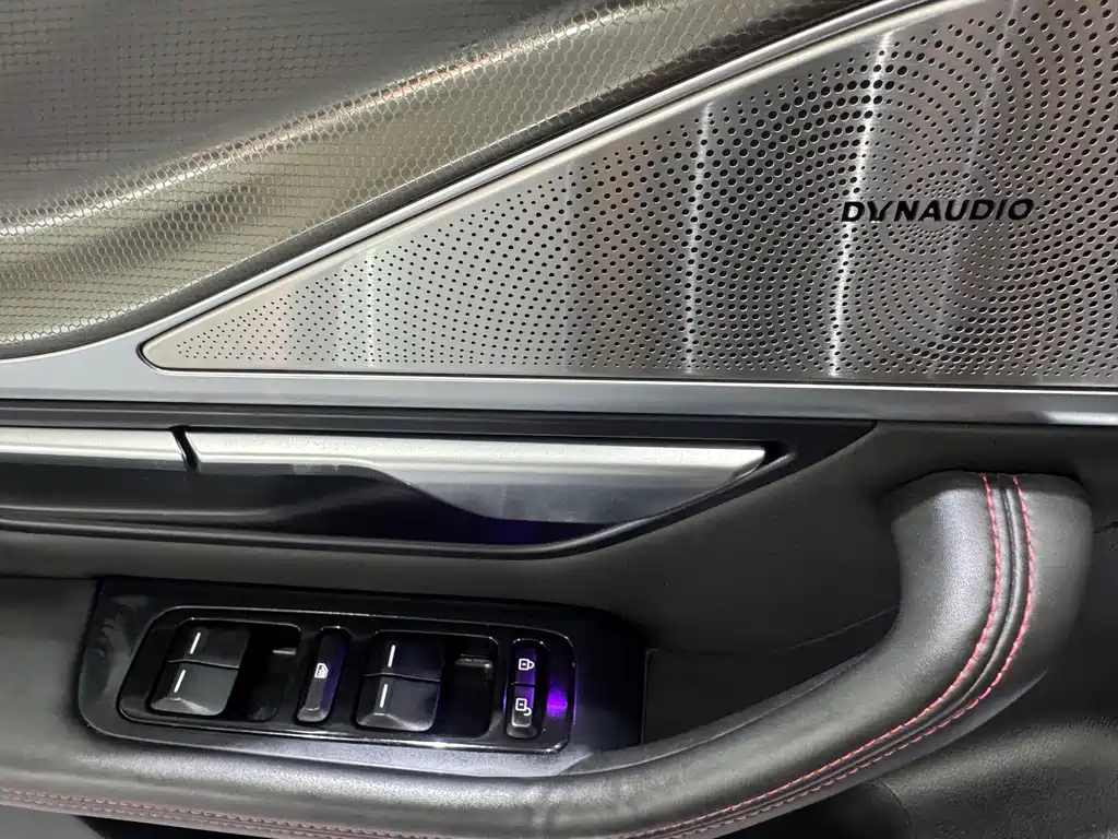 XPeng P7 — миниатюра 10
