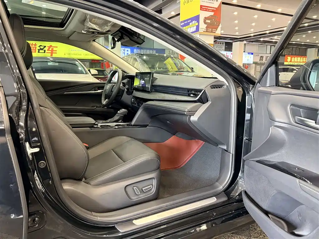 Toyota Camry — миниатюра 6