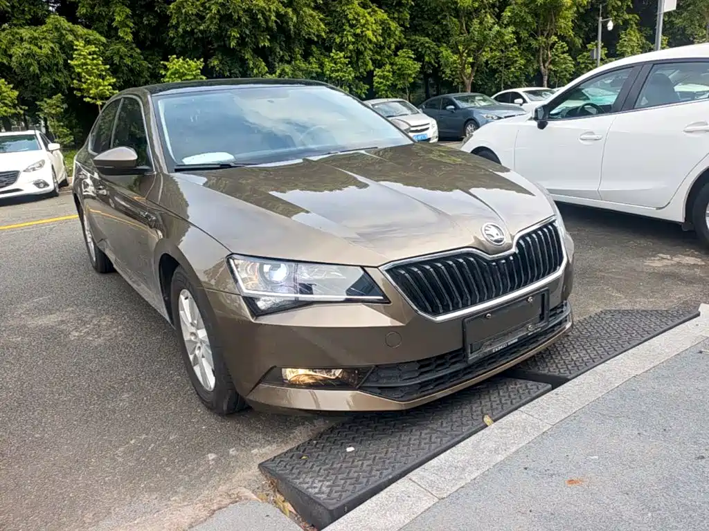 Skoda Superb — миниатюра 4