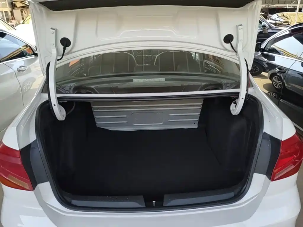Volkswagen Jetta — миниатюра 19