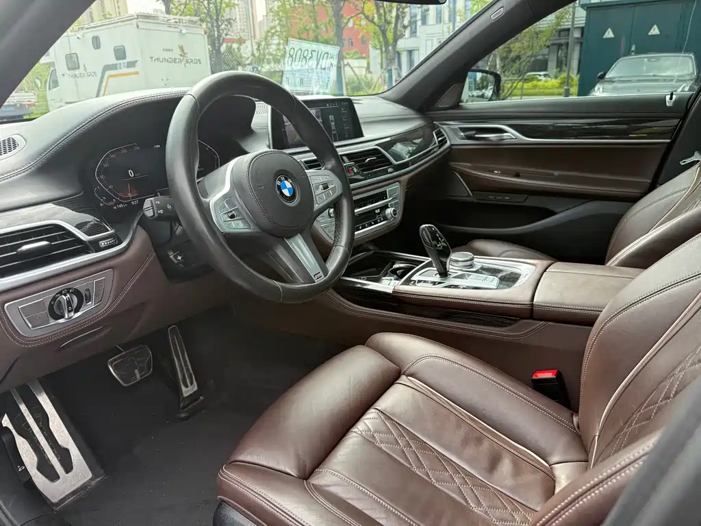 BMW 7 Series — миниатюра 8
