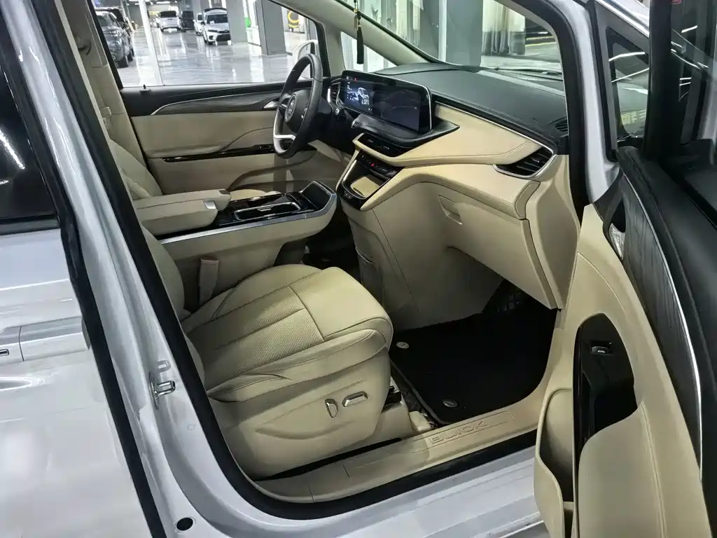 Buick GL8 Hybrid — миниатюра 2