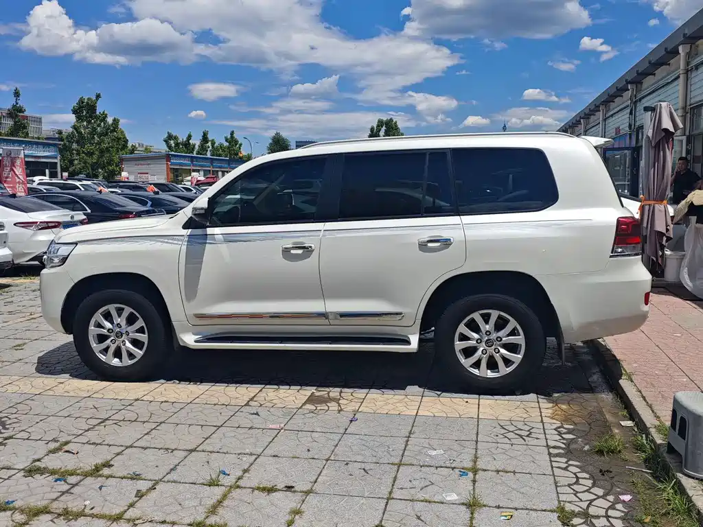 Toyota Land Cruiser 2019 4.6L GX-R