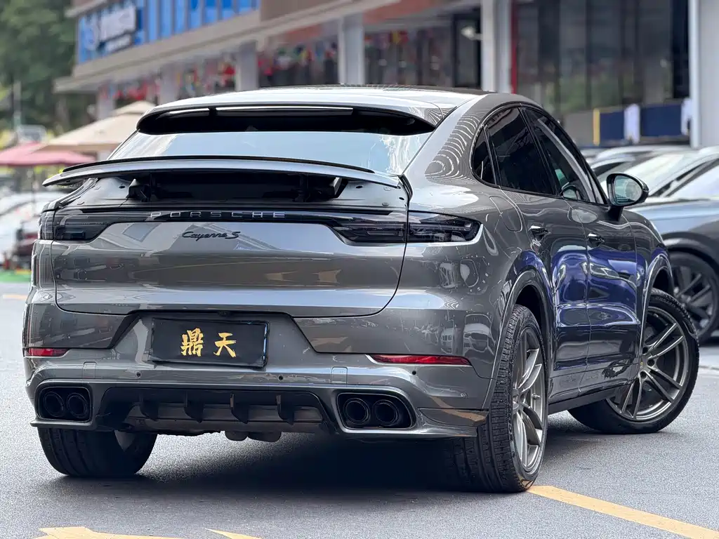 Porsche Cayenne — миниатюра 12